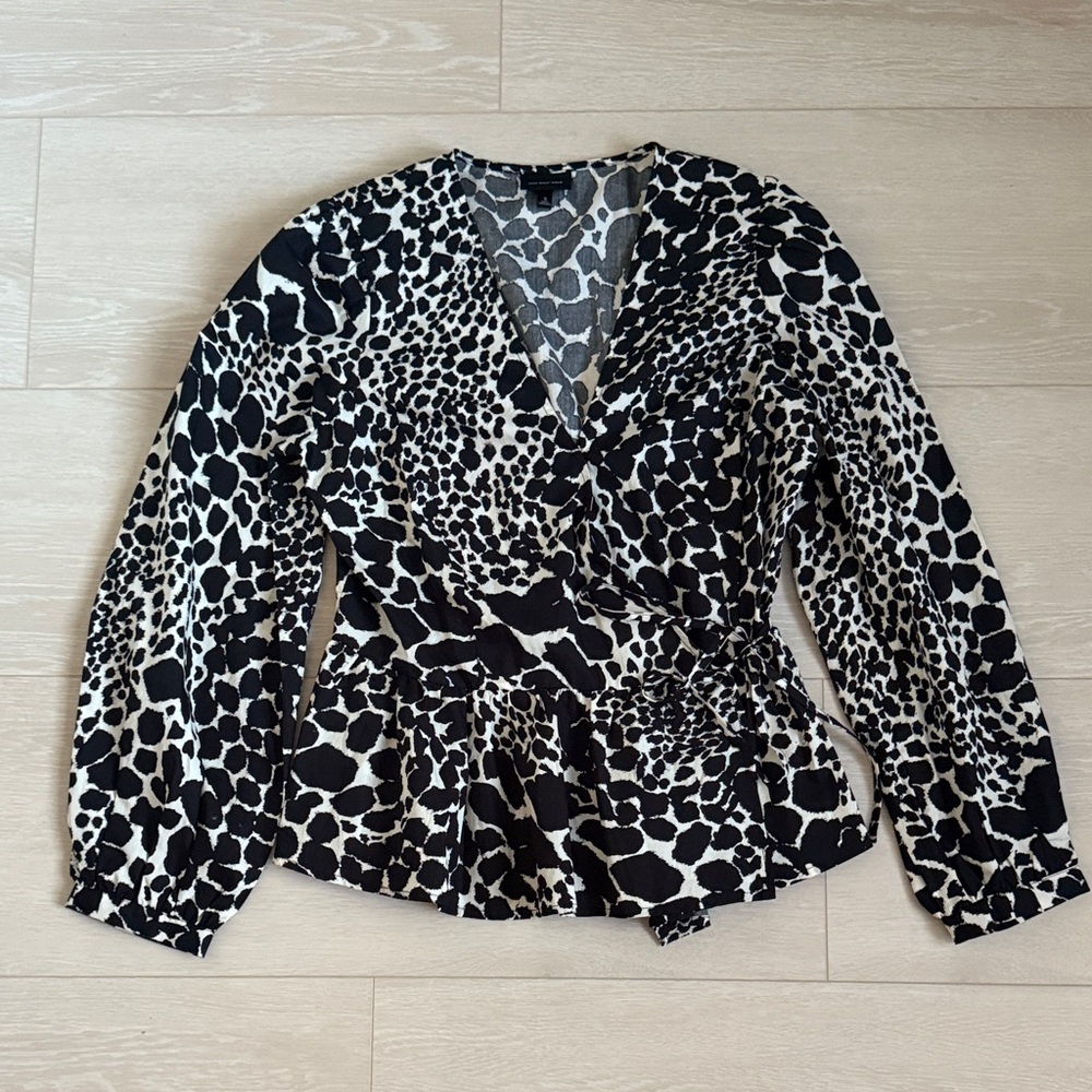 ✨ Who What Wear Black and White Animal Print Blouse - Picture 2 of 8